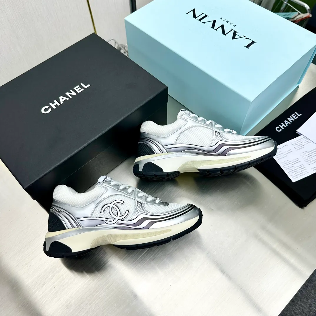 👟👟Ex-factory price 640 👟👟 Women's Shoes Women's Clothing Chanel Chanel 23C Early Spring Resort Series Xiaoxiang Metal Casual Sports Shoes Gold Silver Horn King The latest foreign catwalk series Chanel Chanel 2023 Early Spring Series is held in the second smallest country in the world. The series is inspired by Monaco's international seaside lifestyle, from the F1 racing track to beach swimming pools, from casinos to tennis courts, to create a diverse and unique new series of racing driver's helmets, jumpsuits and other elements that have been reinterpreted to be more fashionable. Exquisite packaging at the delivery counter 🛍📦 ▪️Fabric: Original imported metal cowhide + technical fabric ▪️Inner lining: Original custom-made breathable mesh ▪️Sole: Original molded ultra-light foam combination outsole ▪️Sole thickness: 3.5CM ▪️Size: Women’s 35-41